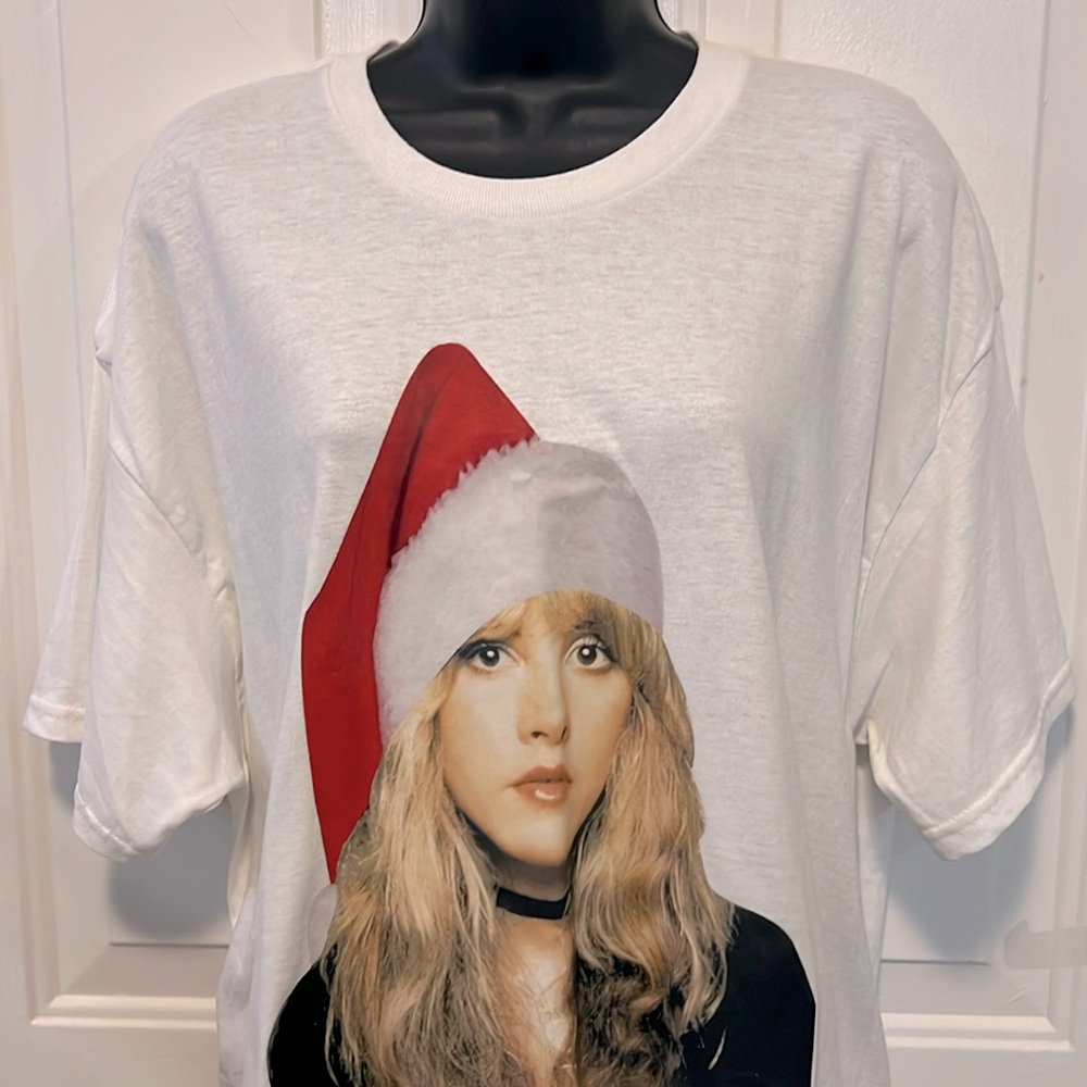 NWOT 🎄 “SAINT NICKS” STEVIE NICKS SANTA HAT CHRISTMAS HOLIDAY TSHIRT Women’s XL - Picture 2 of 7